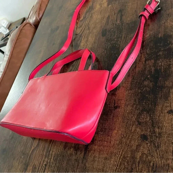 Target Red Cross body purse - Picture 7 of 12
